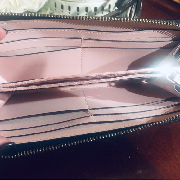 Kate Spade wallet - Picture 4 of 7